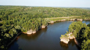 cheap wisconsin dells hotels, cabins in the dells, wisconsin dells package deals, wisconsin dells resorts, cedar lodge, lake delton family vacation resorts, wisconsin river resorts