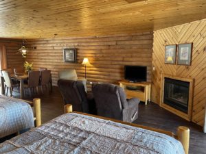 rooms with fireplace, cedar lodge, wisconsin dells lodging, wi dells cabin rentals, rustic cabins, waterfront lodging wi dells, kitchenettes, rooms with kitchens, rooms with oven, wisconsin dells resorts, rooms for rent with refrigerator