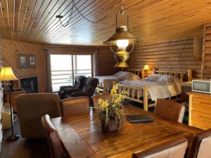 cedar lodge, wisconsin dells lodging, wi dells cabin rentals, rustic cabins, waterfront lodging wi dells, kitchenettes, rooms with kitchens, rooms with oven, wisconsin dells resorts, rooms for rent with refrigerator, rooms with fireplace