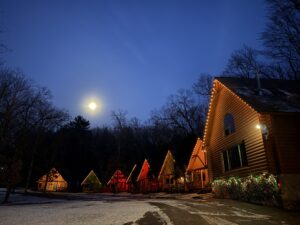 Log Cabin with Whirlpool, lodging on the lower dells WI. River at Cedar Lodge and Settlement