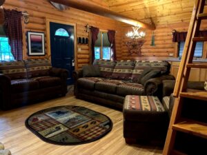 8 person 2 bedroom Log Cabin with Whirlpool, Full Kitchen, Loft with beds, lodging on the lower dells WI. River at Cedar Lodge and Settlement