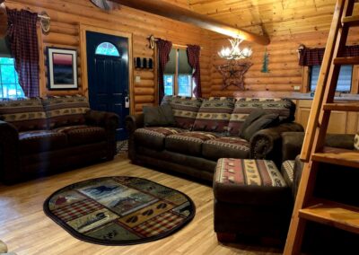 8 person 2 bedroom Log Cabin with Whirlpool, Full Kitchen, Loft with beds, lodging on the lower dells WI. River at Cedar Lodge and Settlement