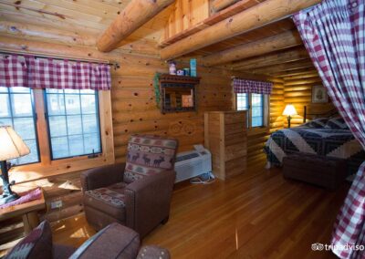 Log Cabin with loft, full kitchen, whirlpool, lodging on the lower dells WI. River at Cedar Lodge and Settlement, cabin rentals