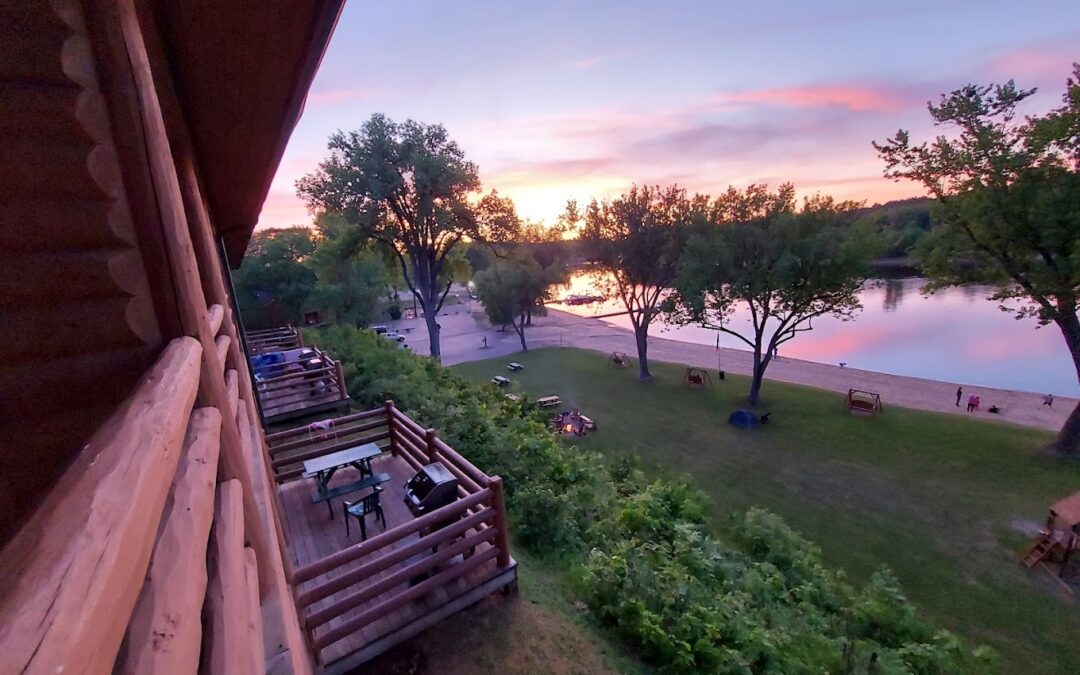 Waterfront resort, River view lodging on the lower dells WI. River at Cedar Lodge and Settlement